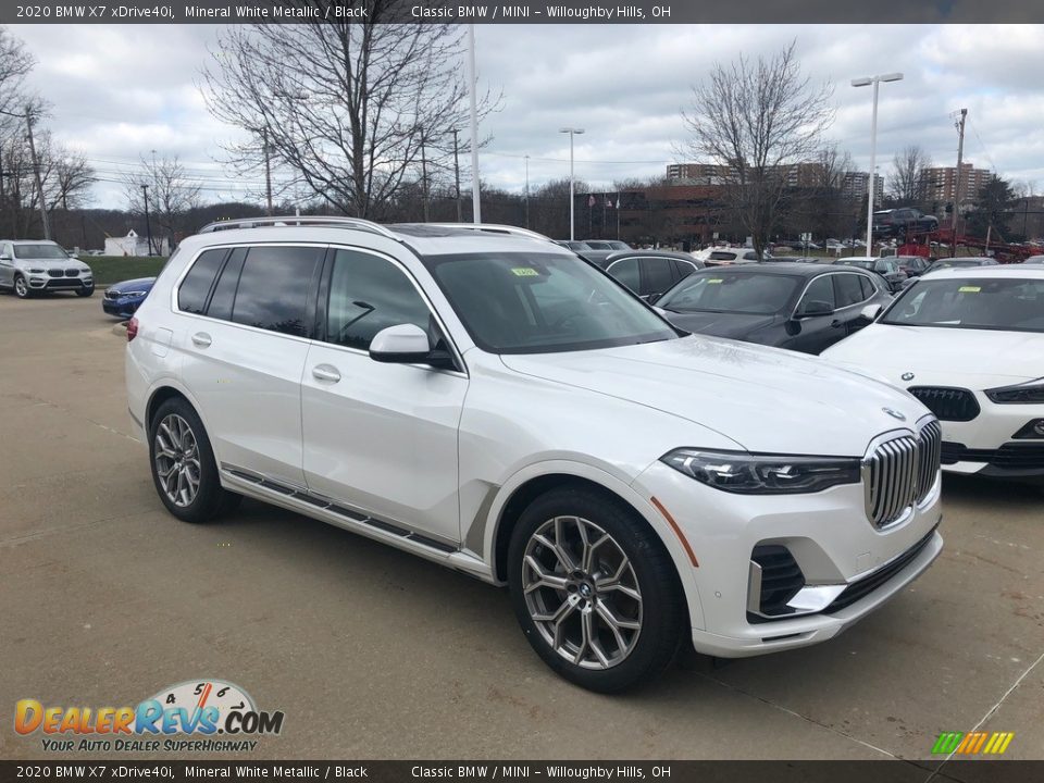 Front 3/4 View of 2020 BMW X7 xDrive40i Photo #1