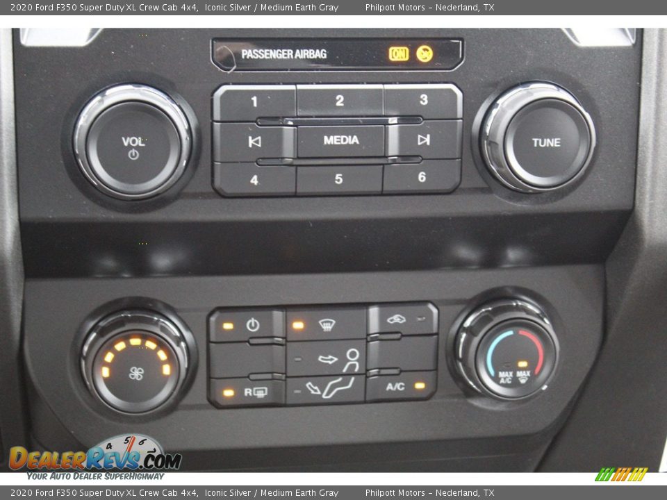 2020 Ford F350 Super Duty XL Crew Cab 4x4 Iconic Silver / Medium Earth Gray Photo #16