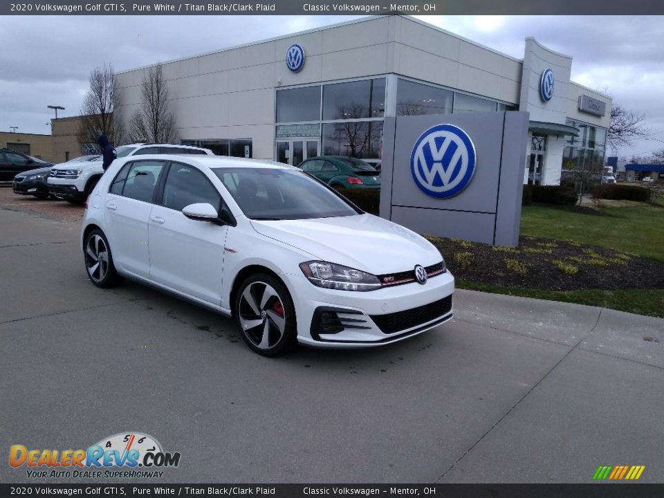 Front 3/4 View of 2020 Volkswagen Golf GTI S Photo #2