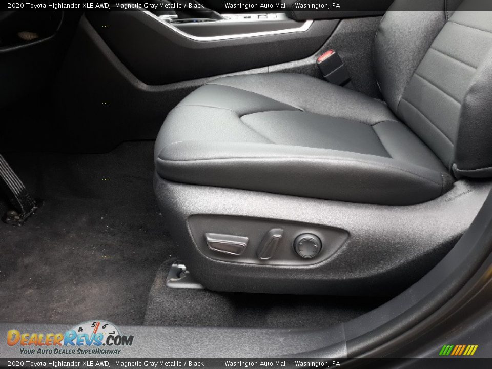 2020 Toyota Highlander XLE AWD Magnetic Gray Metallic / Black Photo #26