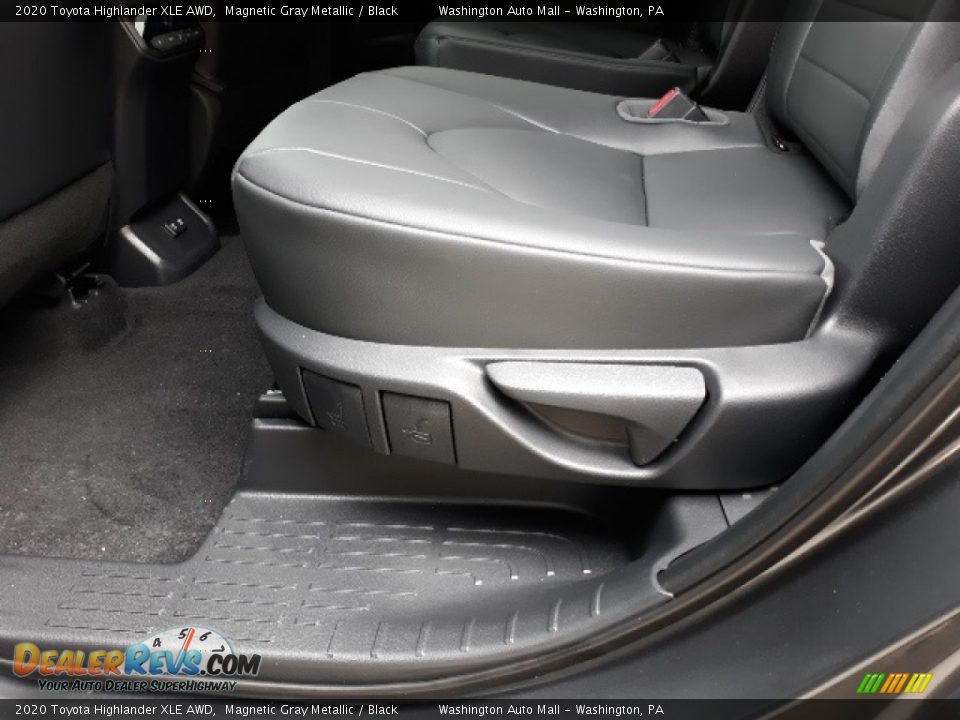 2020 Toyota Highlander XLE AWD Magnetic Gray Metallic / Black Photo #32