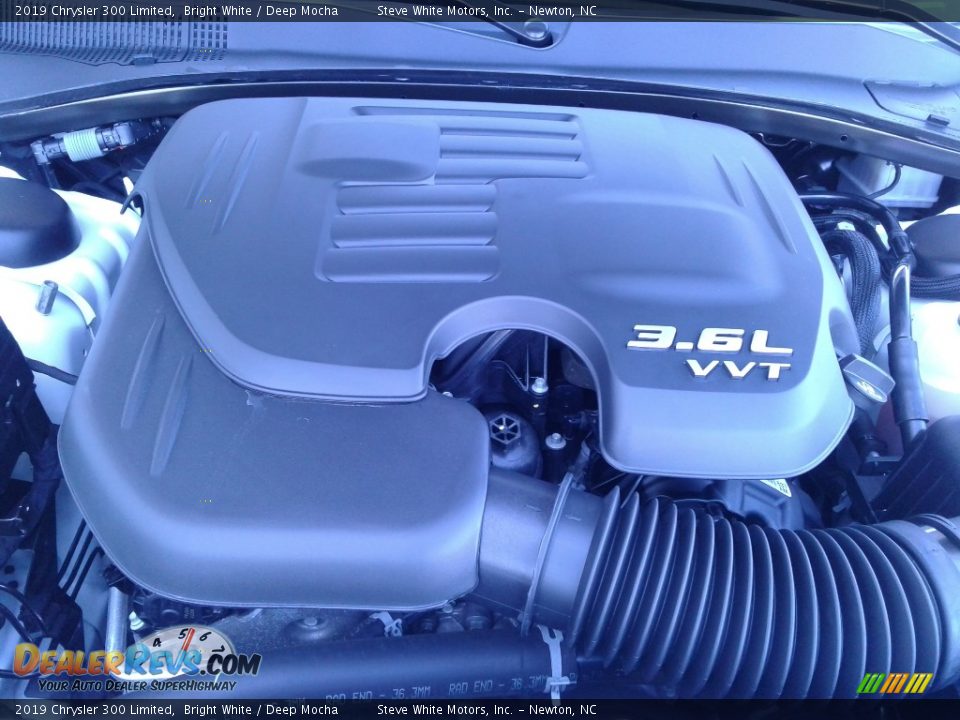 2019 Chrysler 300 Limited Bright White / Deep Mocha Photo #9
