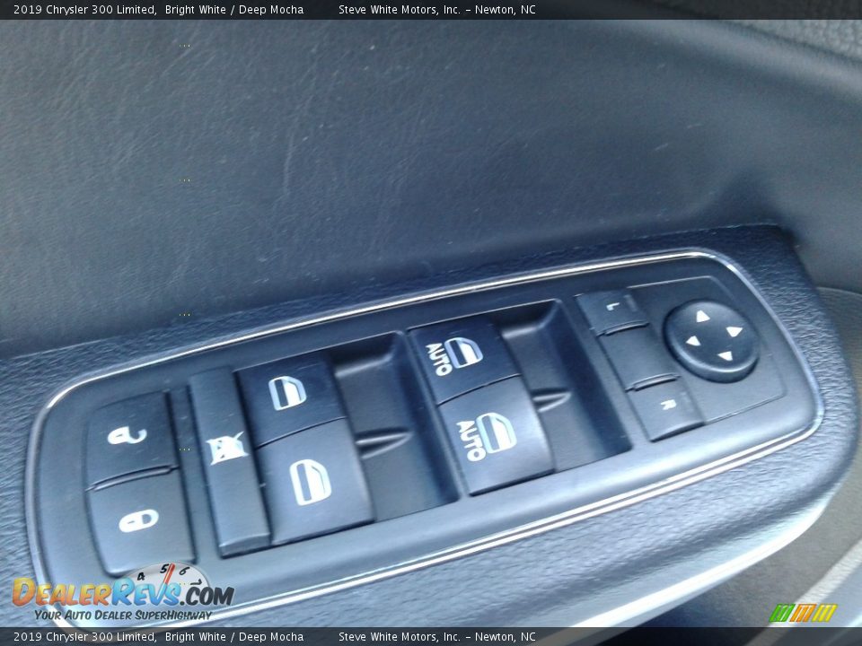 2019 Chrysler 300 Limited Bright White / Deep Mocha Photo #11