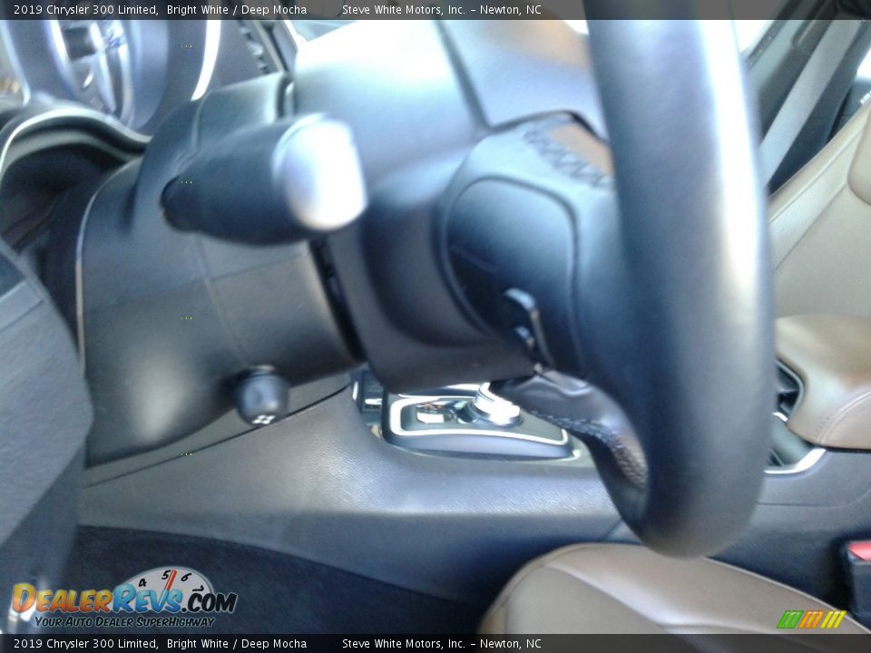 2019 Chrysler 300 Limited Bright White / Deep Mocha Photo #12