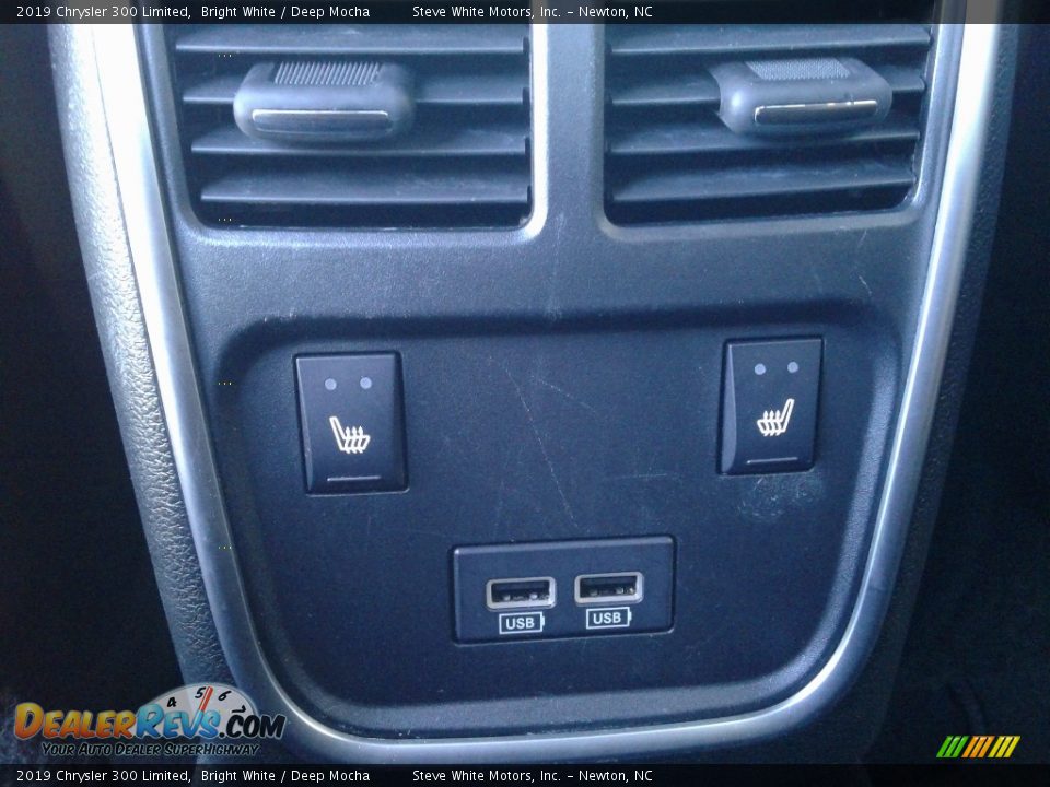 2019 Chrysler 300 Limited Bright White / Deep Mocha Photo #13