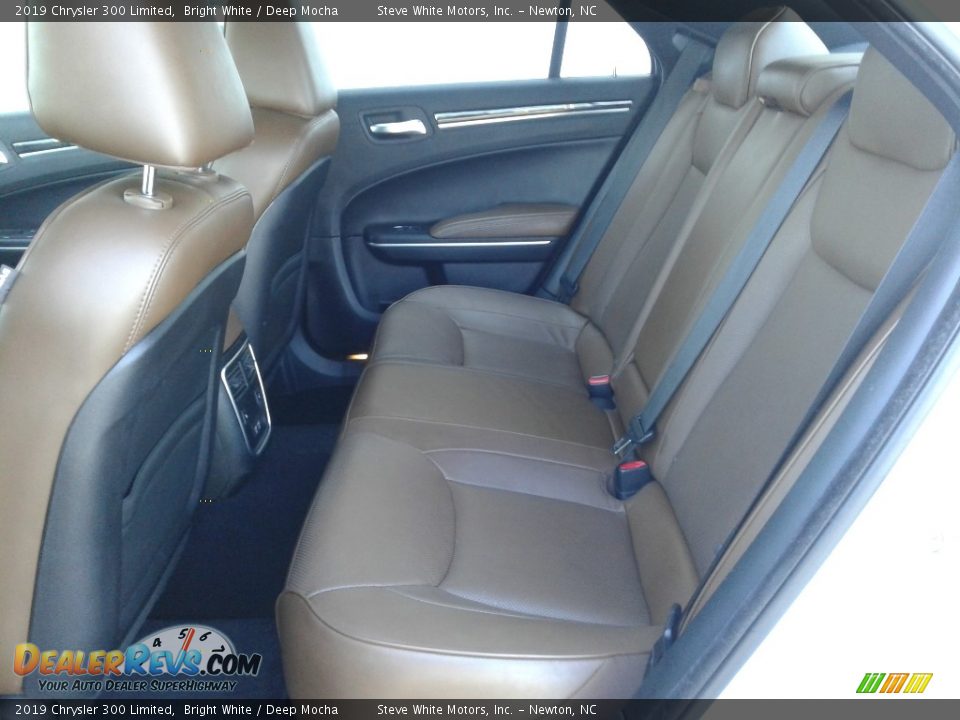 2019 Chrysler 300 Limited Bright White / Deep Mocha Photo #14