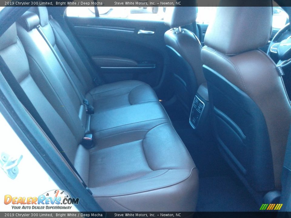 2019 Chrysler 300 Limited Bright White / Deep Mocha Photo #16