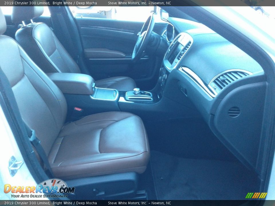 2019 Chrysler 300 Limited Bright White / Deep Mocha Photo #17