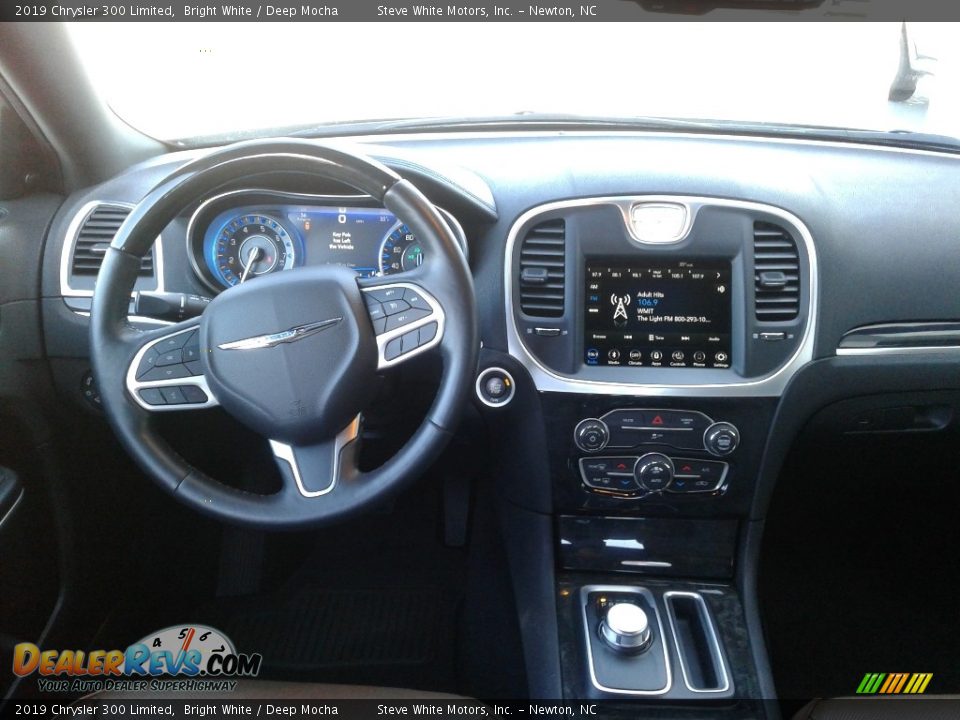 2019 Chrysler 300 Limited Bright White / Deep Mocha Photo #18