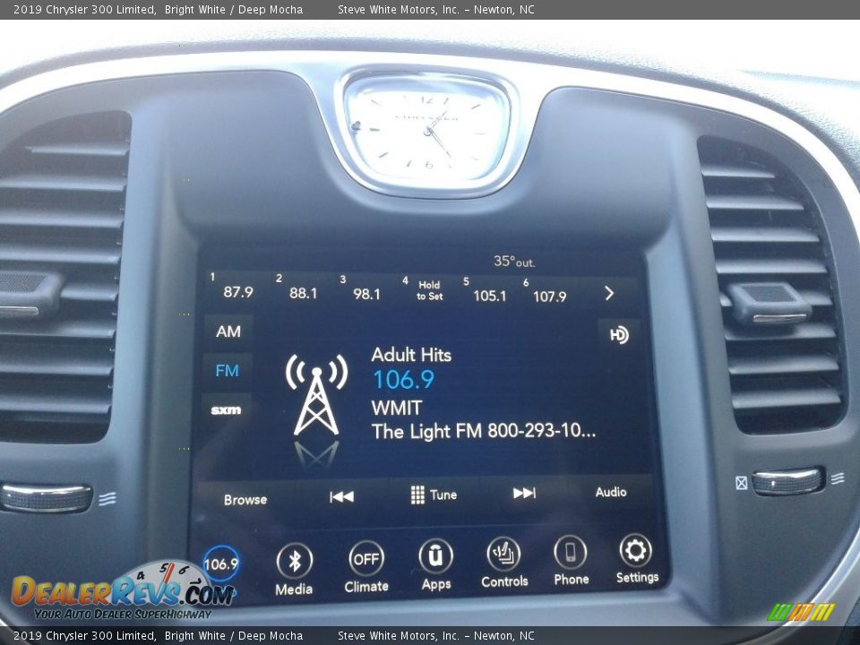 2019 Chrysler 300 Limited Bright White / Deep Mocha Photo #22