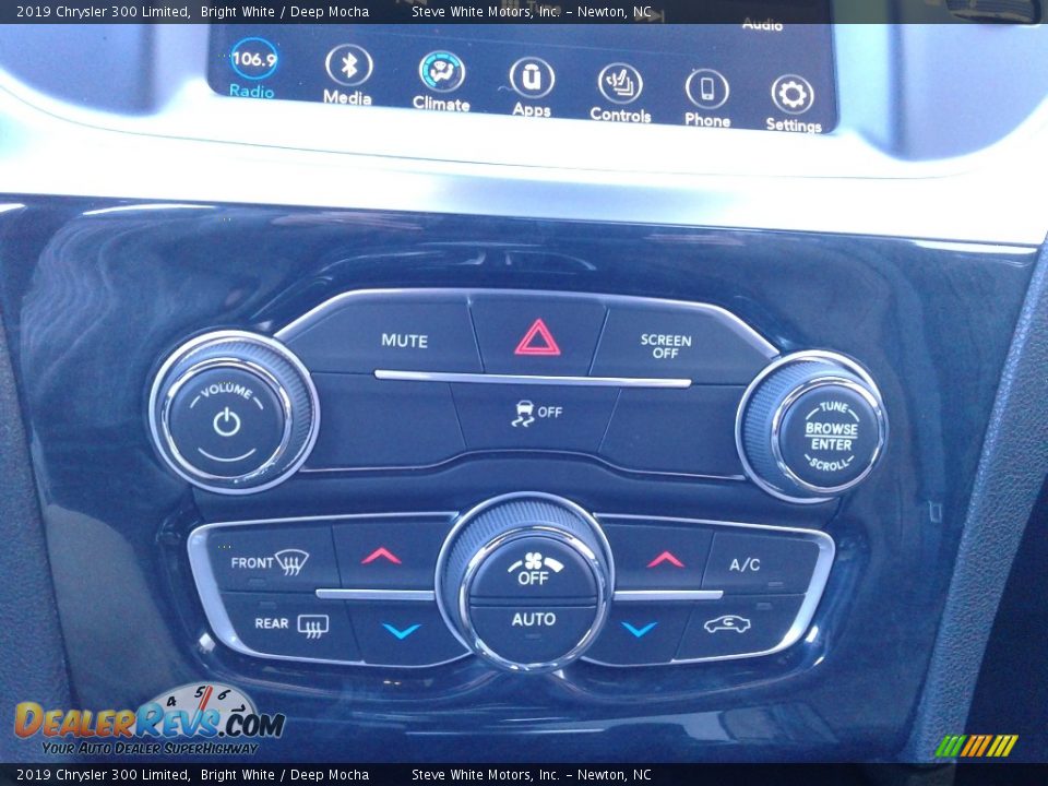 2019 Chrysler 300 Limited Bright White / Deep Mocha Photo #25