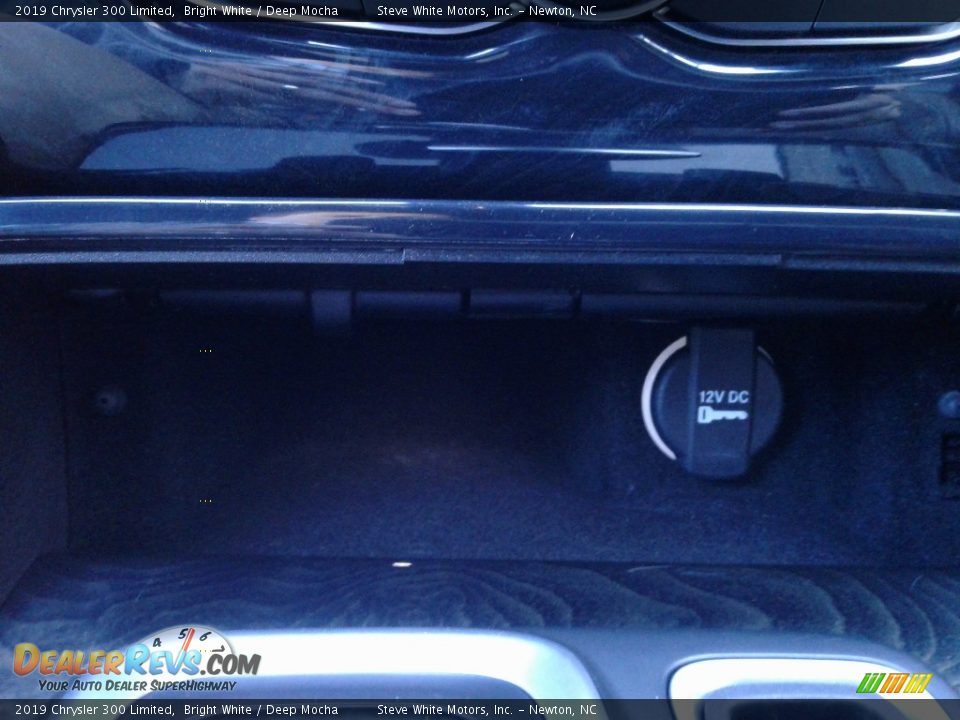 2019 Chrysler 300 Limited Bright White / Deep Mocha Photo #26