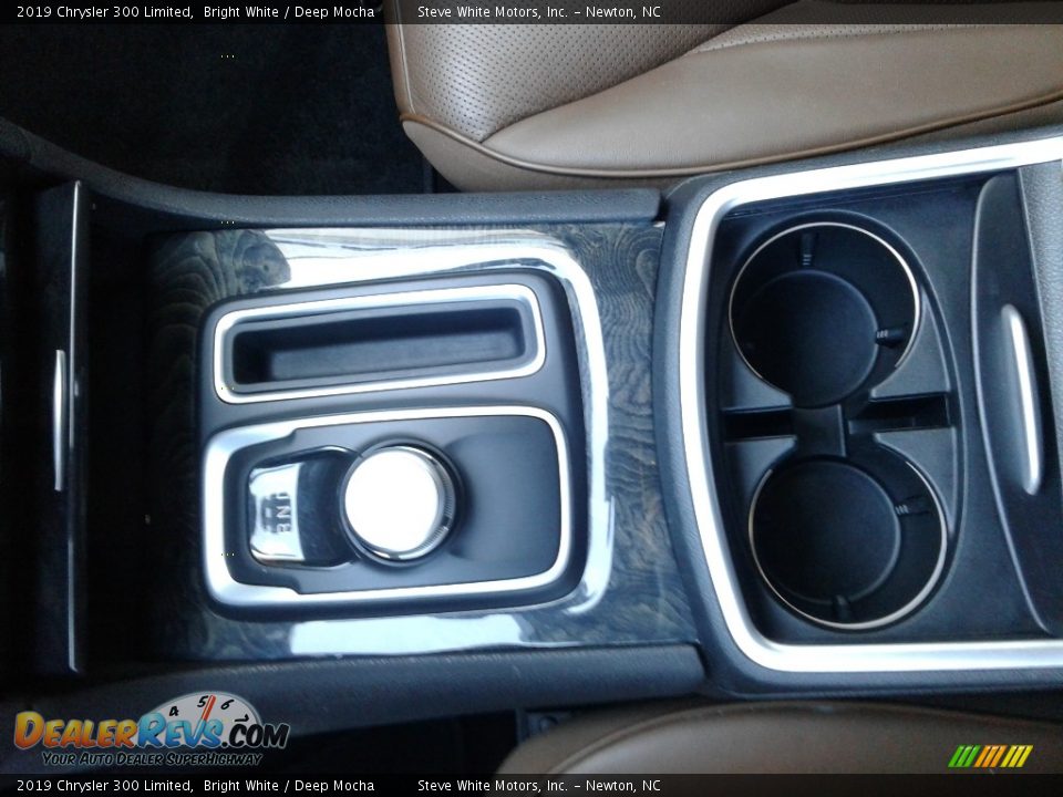 2019 Chrysler 300 Limited Bright White / Deep Mocha Photo #27