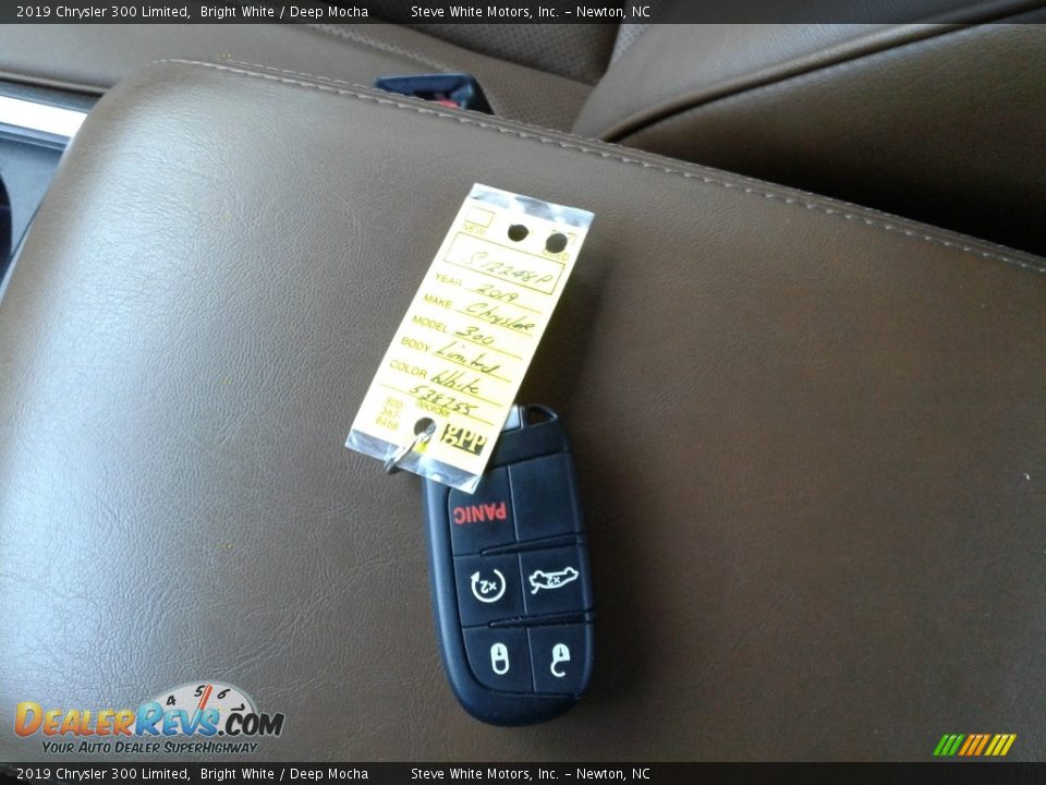 2019 Chrysler 300 Limited Bright White / Deep Mocha Photo #29
