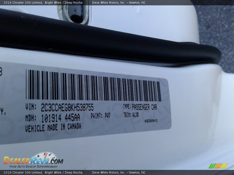 2019 Chrysler 300 Limited Bright White / Deep Mocha Photo #30