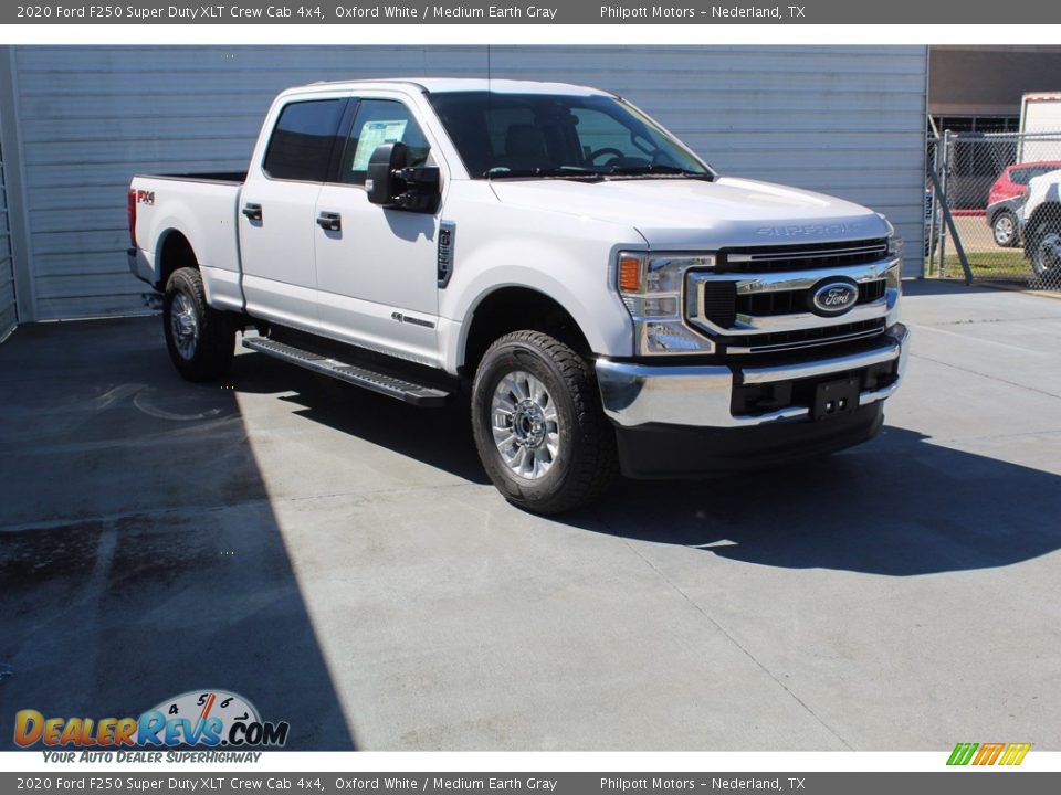 2020 Ford F250 Super Duty XLT Crew Cab 4x4 Oxford White / Medium Earth Gray Photo #2