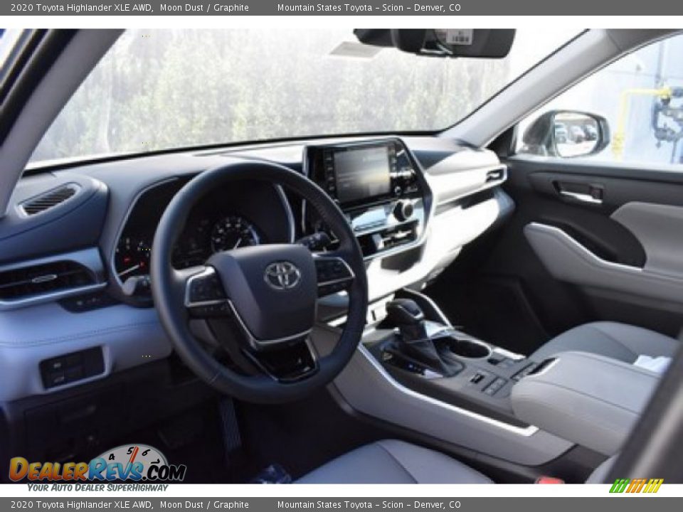 2020 Toyota Highlander XLE AWD Moon Dust / Graphite Photo #5