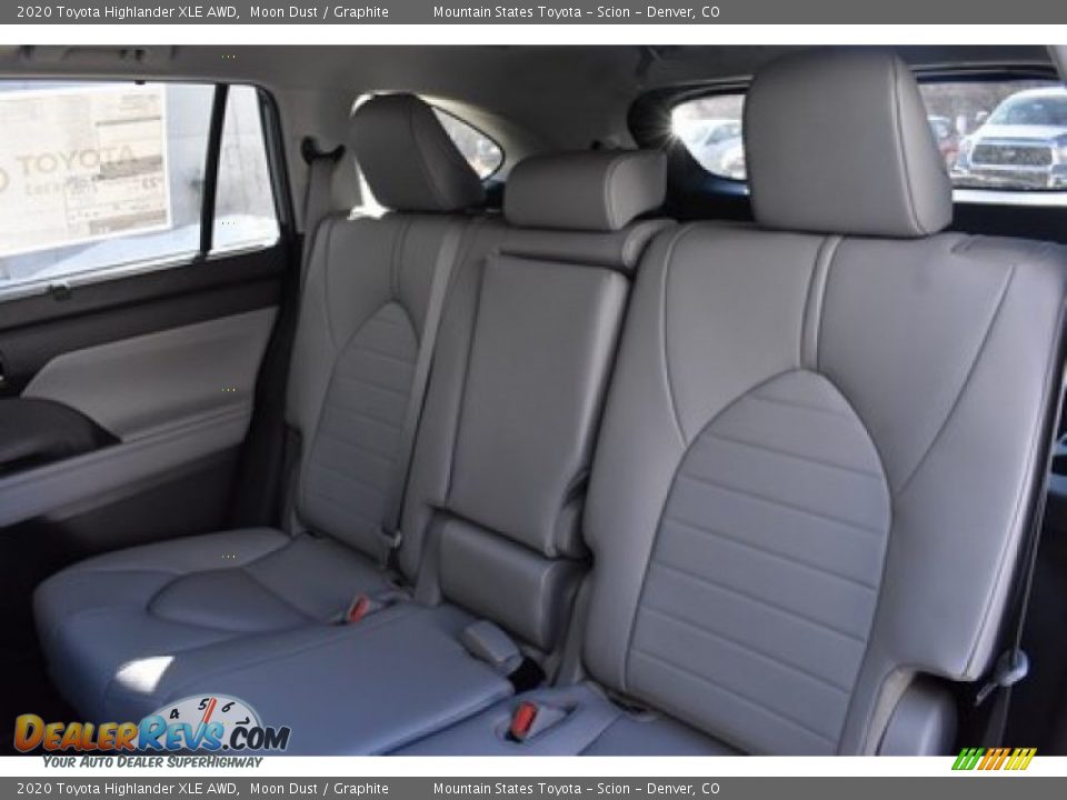 2020 Toyota Highlander XLE AWD Moon Dust / Graphite Photo #10