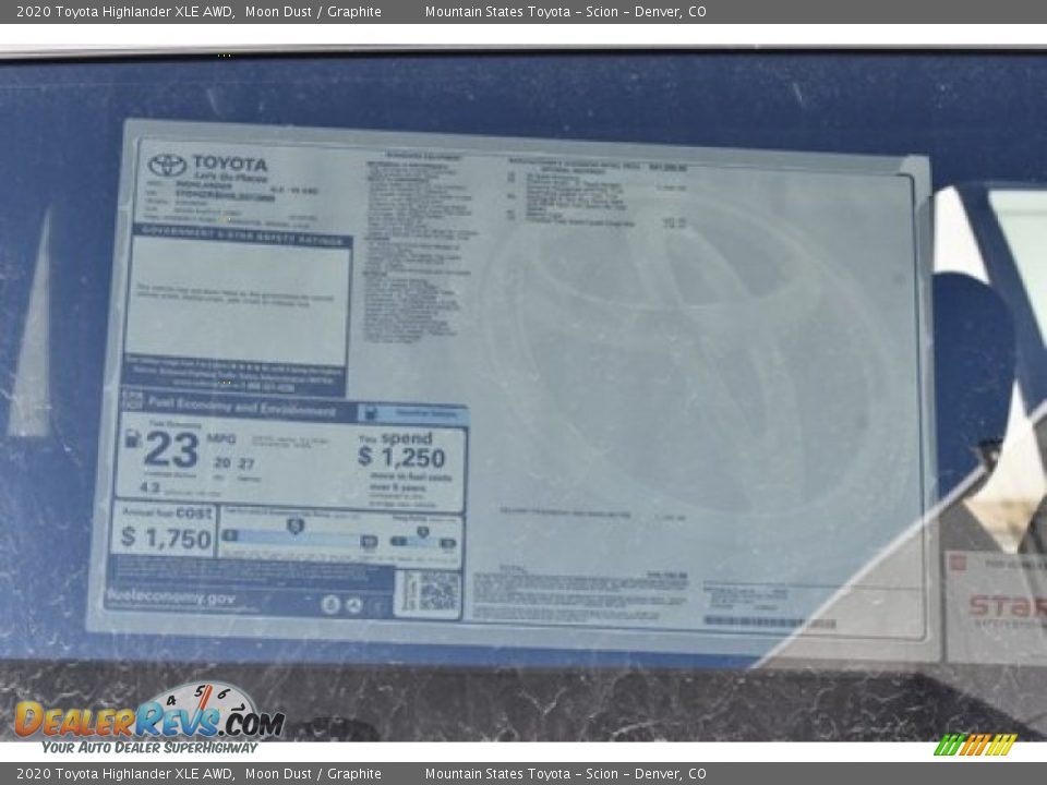 2020 Toyota Highlander XLE AWD Moon Dust / Graphite Photo #11