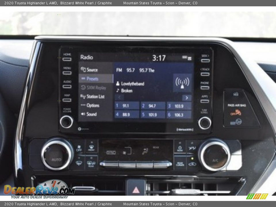 2020 Toyota Highlander L AWD Blizzard White Pearl / Graphite Photo #8