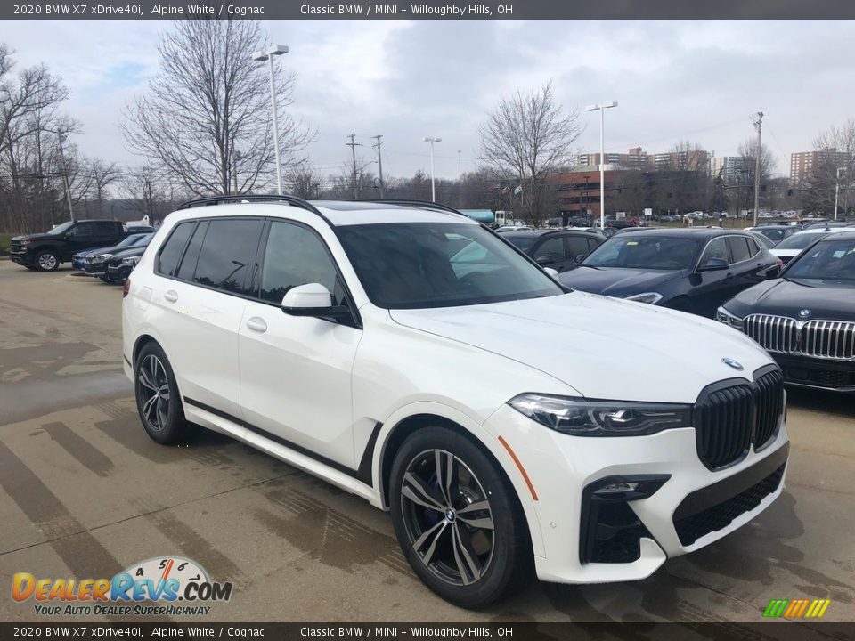 Front 3/4 View of 2020 BMW X7 xDrive40i Photo #1
