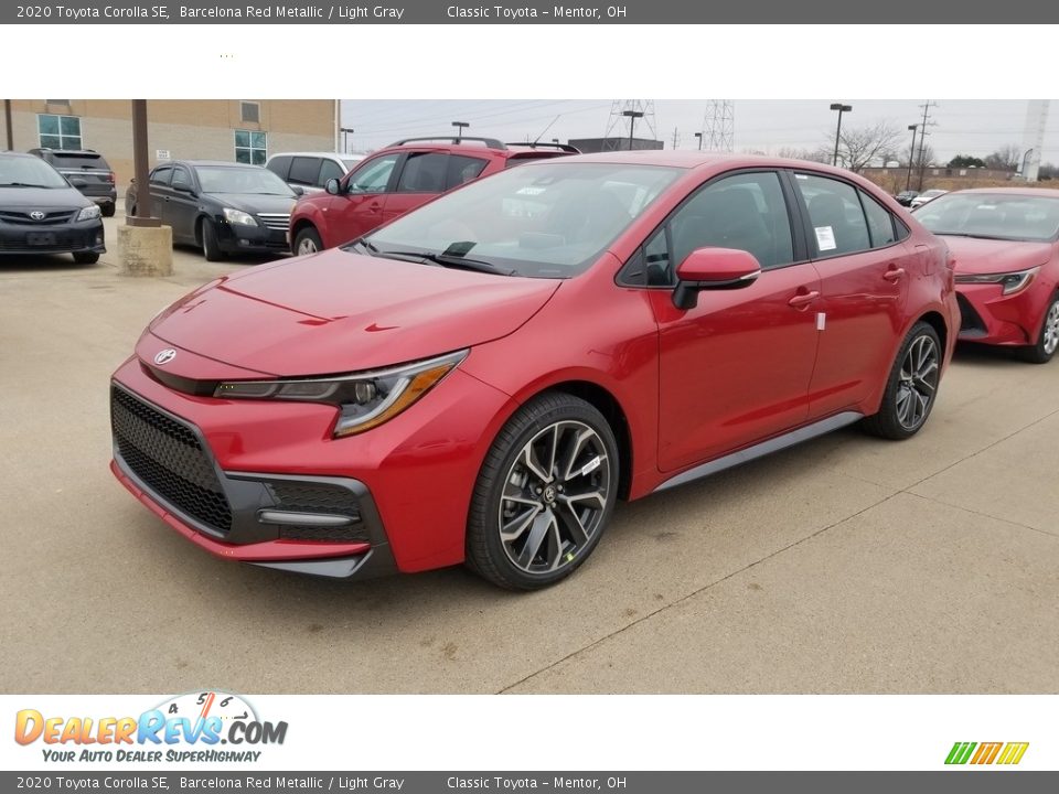 Front 3/4 View of 2020 Toyota Corolla SE Photo #1