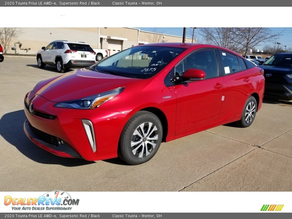 Front 3/4 View of 2020 Toyota Prius LE AWD-e Photo #1