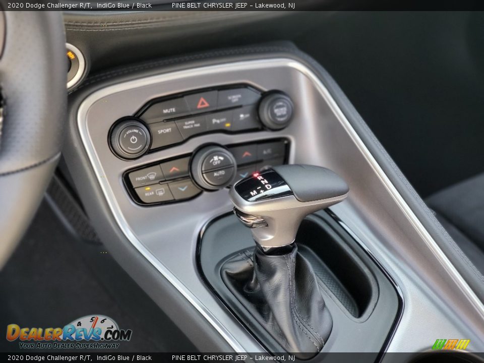 2020 Dodge Challenger R/T Shifter Photo #4