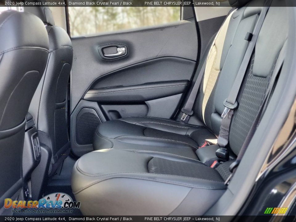 2020 Jeep Compass Latitude 4x4 Diamond Black Crystal Pearl / Black Photo #9