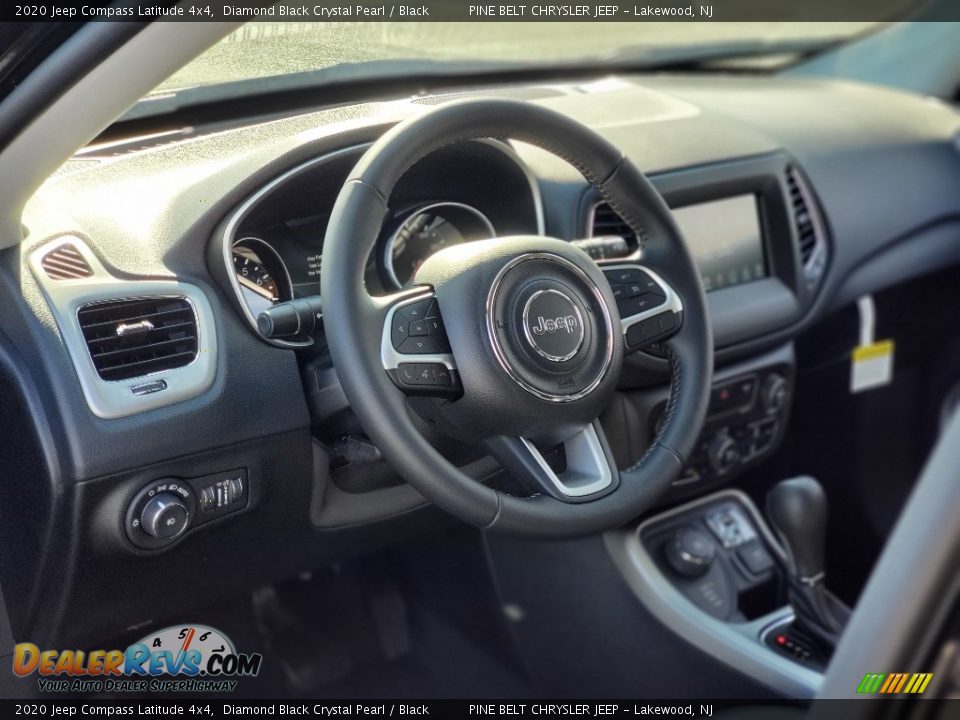 2020 Jeep Compass Latitude 4x4 Diamond Black Crystal Pearl / Black Photo #10
