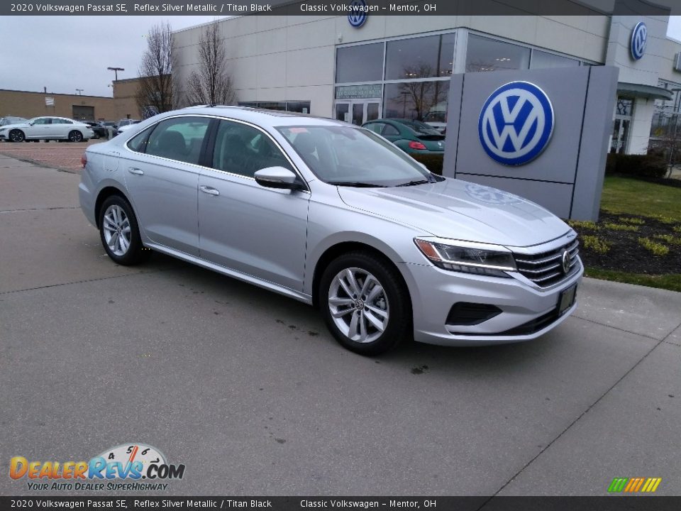 Front 3/4 View of 2020 Volkswagen Passat SE Photo #2