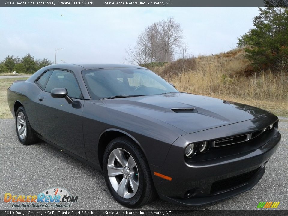 Front 3/4 View of 2019 Dodge Challenger SXT Photo #4