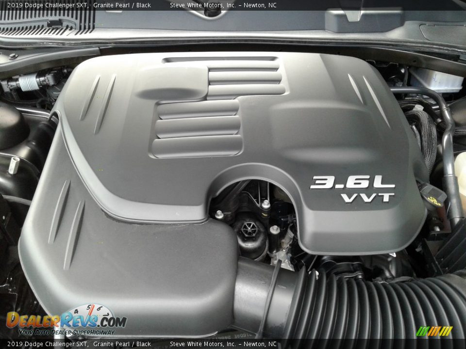 2019 Dodge Challenger SXT Granite Pearl / Black Photo #9