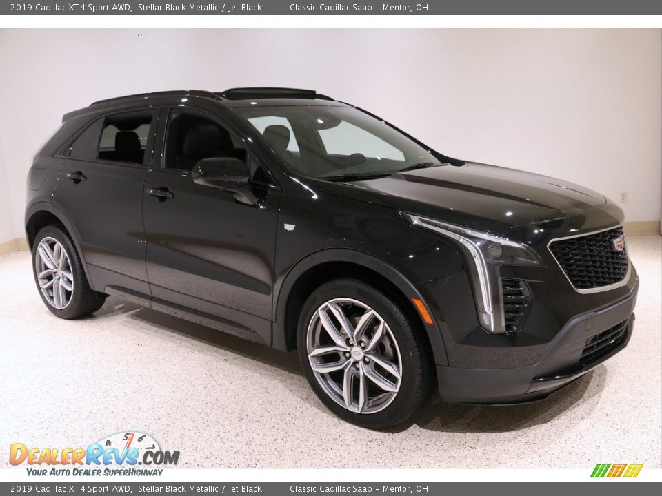 Front 3/4 View of 2019 Cadillac XT4 Sport AWD Photo #1