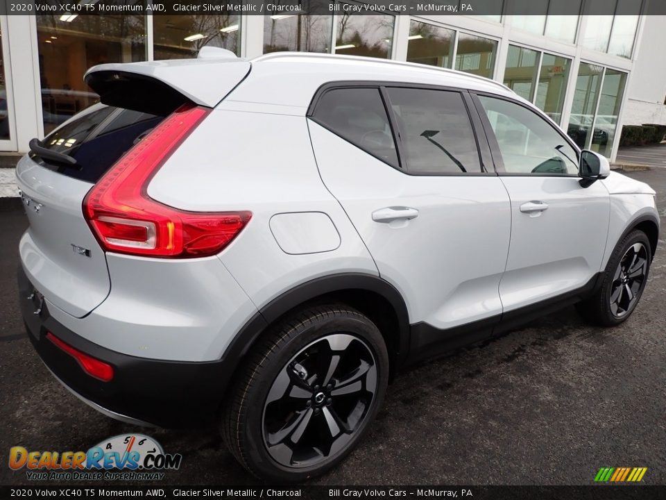 2020 Volvo XC40 T5 Momentum AWD Glacier Silver Metallic / Charcoal Photo #2