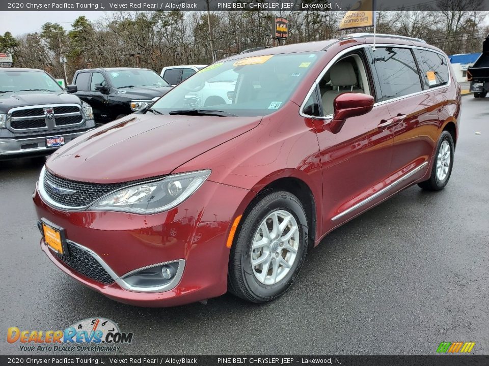 2020 Chrysler Pacifica Touring L Velvet Red Pearl / Alloy/Black Photo #17