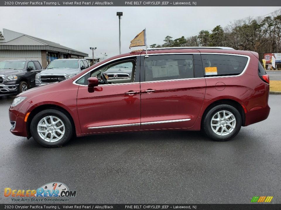 2020 Chrysler Pacifica Touring L Velvet Red Pearl / Alloy/Black Photo #18