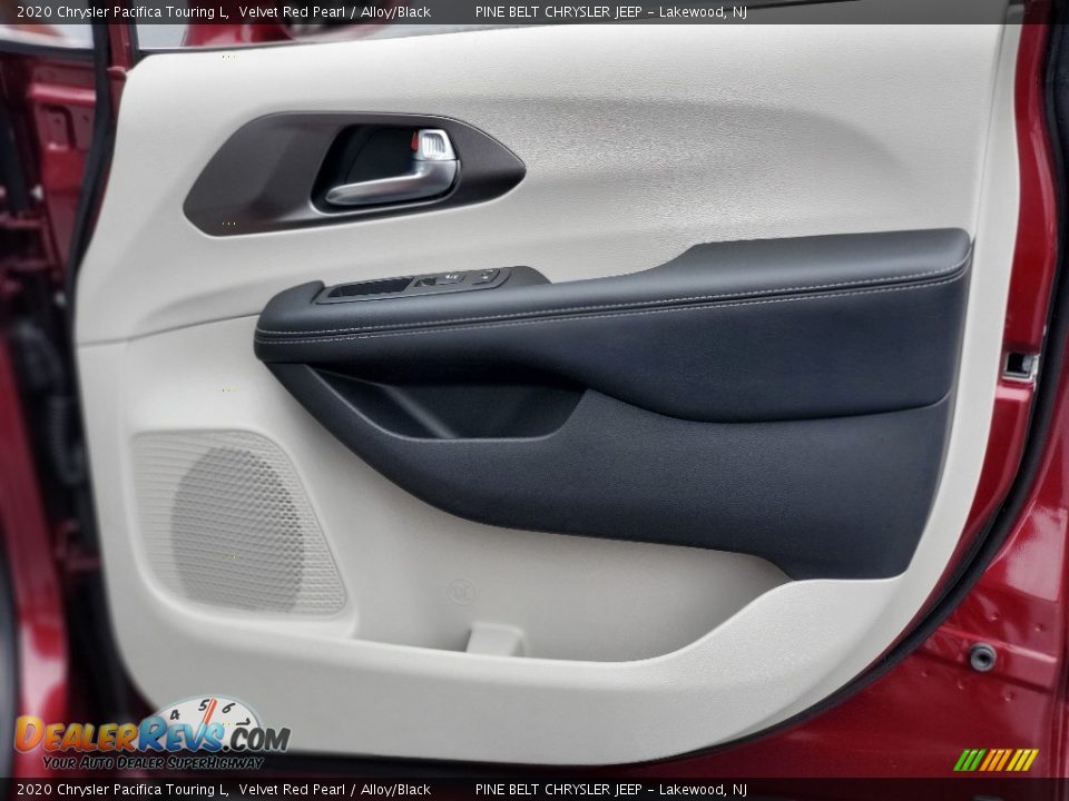 2020 Chrysler Pacifica Touring L Velvet Red Pearl / Alloy/Black Photo #24