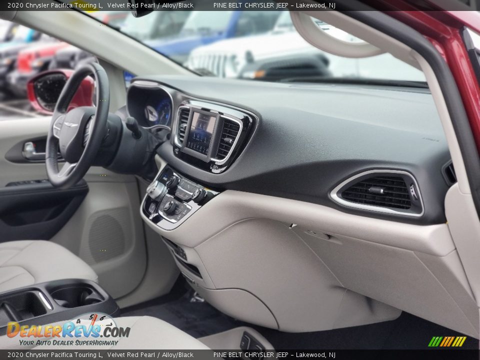 2020 Chrysler Pacifica Touring L Velvet Red Pearl / Alloy/Black Photo #25
