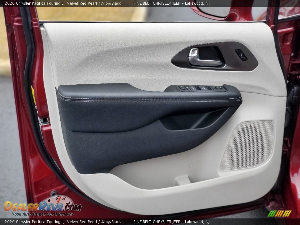 2020 Chrysler Pacifica Touring L Velvet Red Pearl / Alloy/Black Photo #35