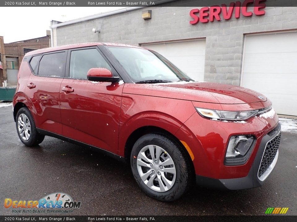 Front 3/4 View of 2020 Kia Soul LX Photo #9