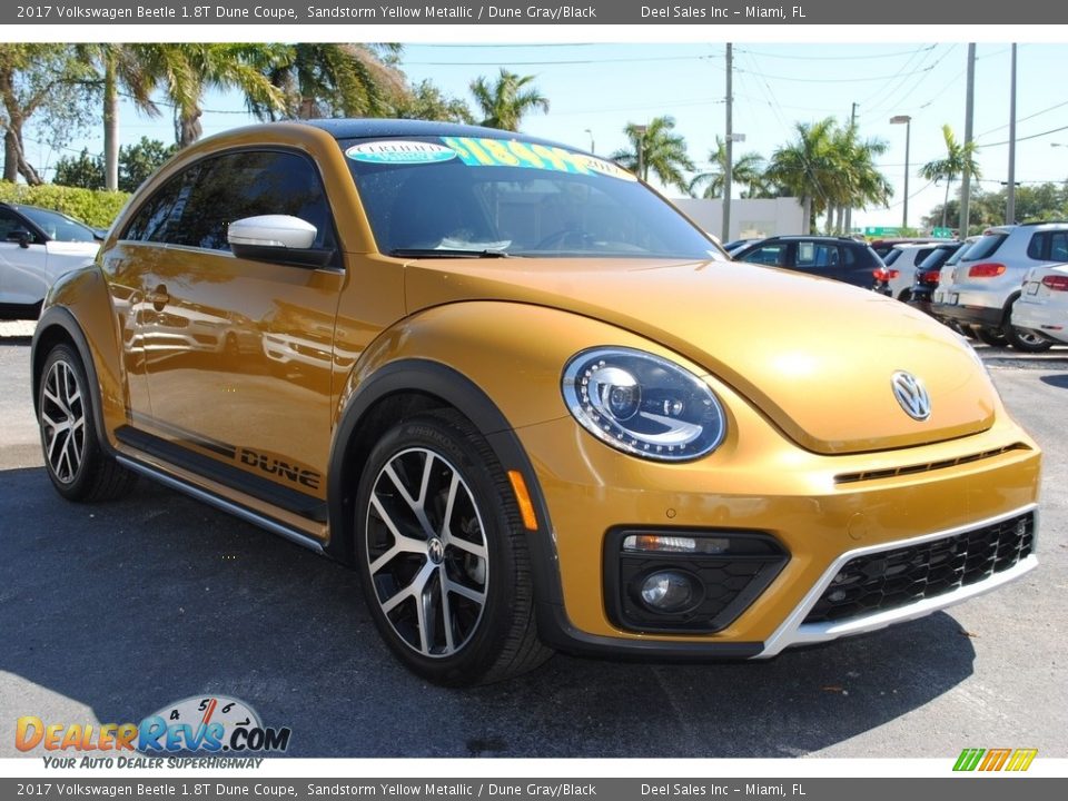 Front 3/4 View of 2017 Volkswagen Beetle 1.8T Dune Coupe Photo #2