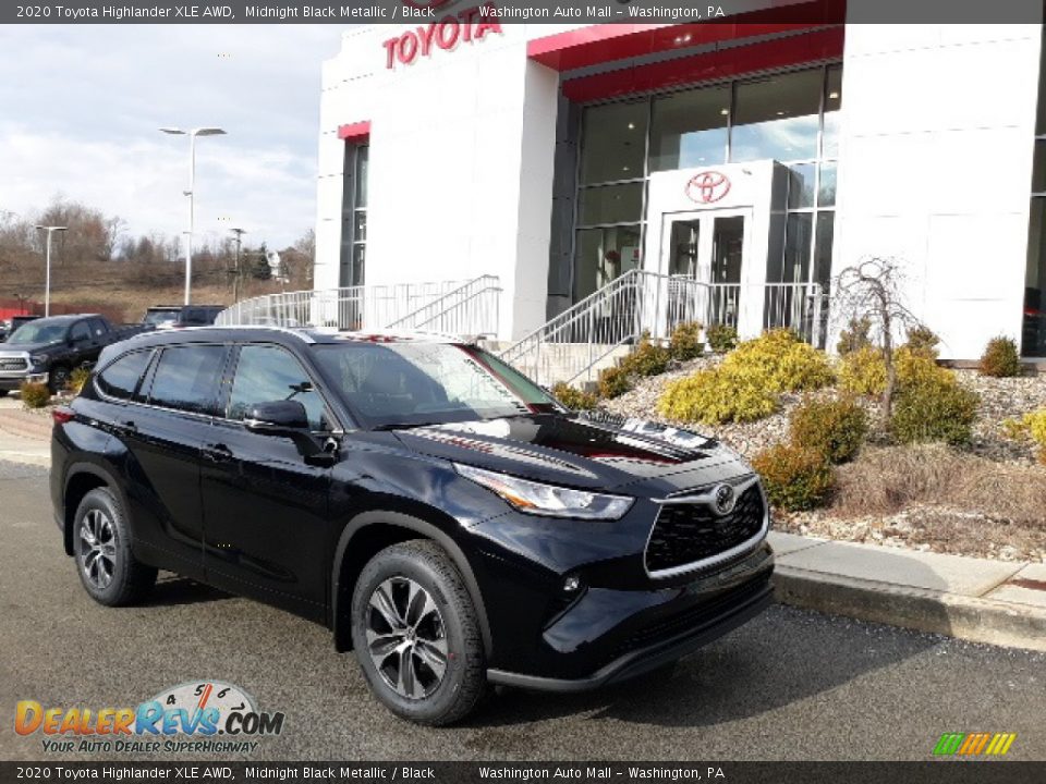 Front 3/4 View of 2020 Toyota Highlander XLE AWD Photo #1