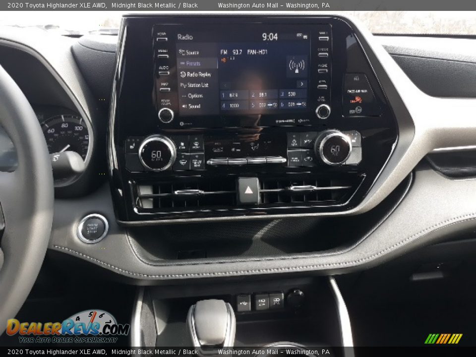 Controls of 2020 Toyota Highlander XLE AWD Photo #11