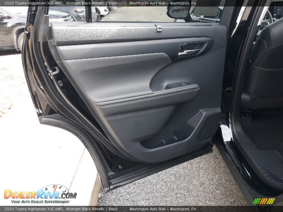 Door Panel of 2020 Toyota Highlander XLE AWD Photo #33