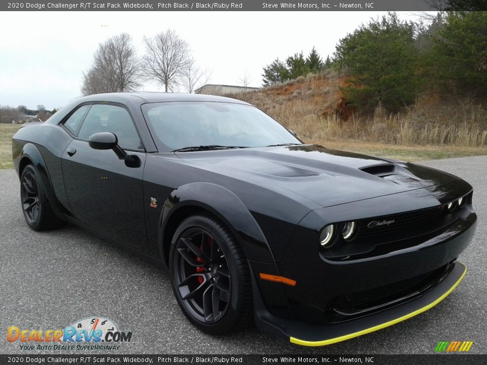 Front 3/4 View of 2020 Dodge Challenger R/T Scat Pack Widebody Photo #4