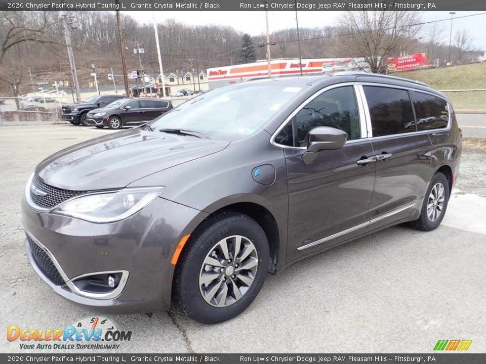 Front 3/4 View of 2020 Chrysler Pacifica Hybrid Touring L Photo #1