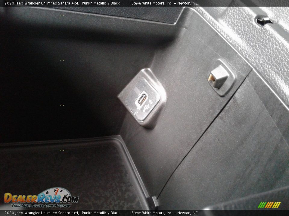 2020 Jeep Wrangler Unlimited Sahara 4x4 Punkn Metallic / Black Photo #29