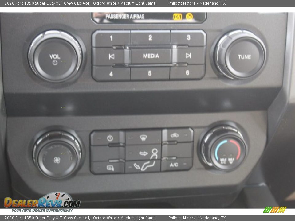 2020 Ford F350 Super Duty XLT Crew Cab 4x4 Oxford White / Medium Light Camel Photo #17