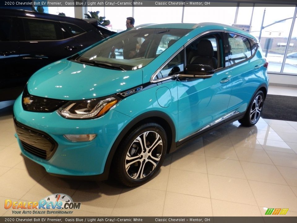 Front 3/4 View of 2020 Chevrolet Bolt EV Premier Photo #1